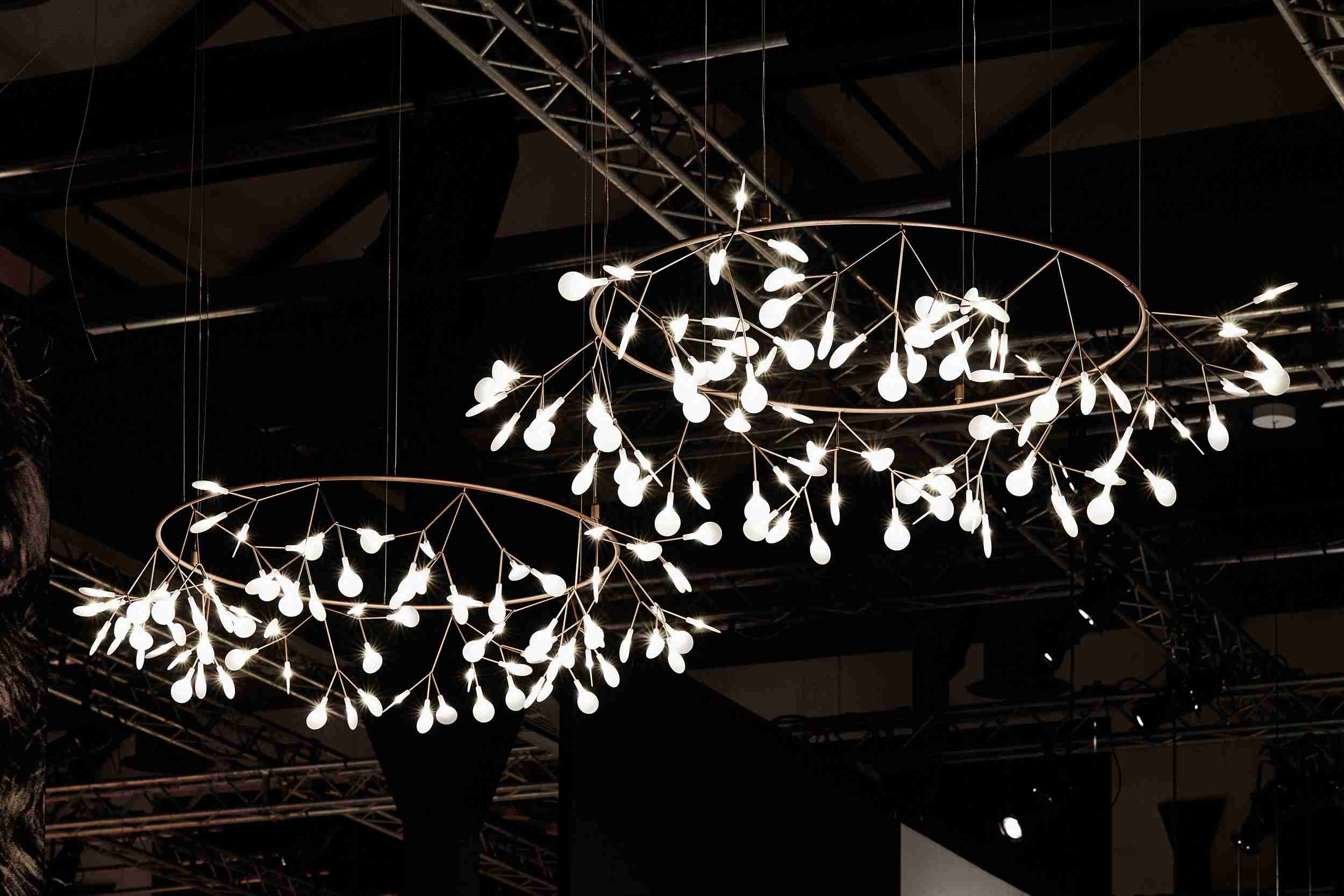 Chandelier Plant-Like Flowering LED Lights Create a Stunning Looking