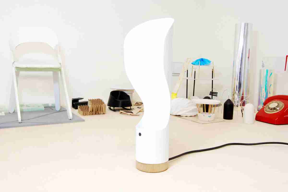 Particular design special shape mental wood table lamp for reading room